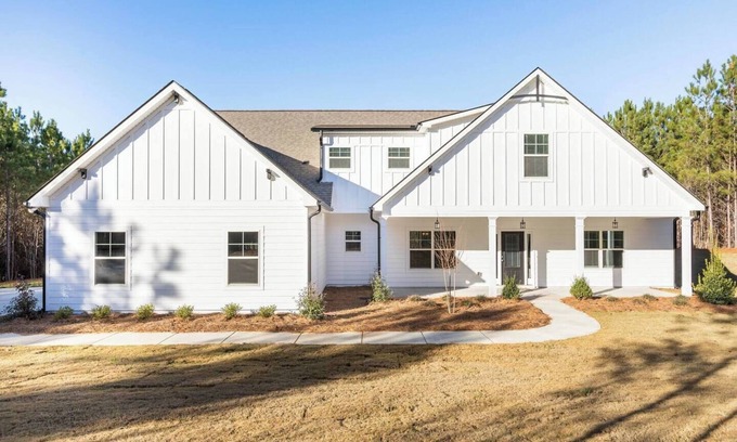 Senoia Casa | Senoia Luxury Country Home with Master on the Main