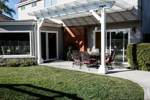Hermosa Village Casa | Sensational 6 Bedroom 4 Bathroom Pool Home (3 Master Bedrooms W/bathrooms)