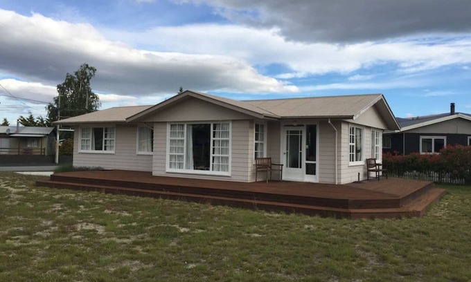 Twizel Casa | Sensational Views on Tekapo Drive - FREE WIFI
