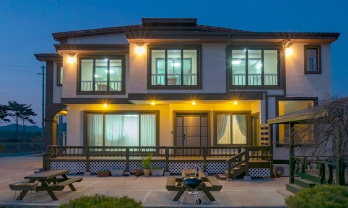 Seosan Casa | Seosan Woongdo Story Pension