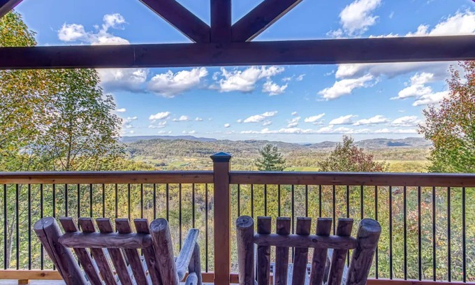 Wears Valley Cabina | 7-10 de julio abierto! Cabaña de madera privada, 4 Master Suites, hermosa vista al valle y al Mtn