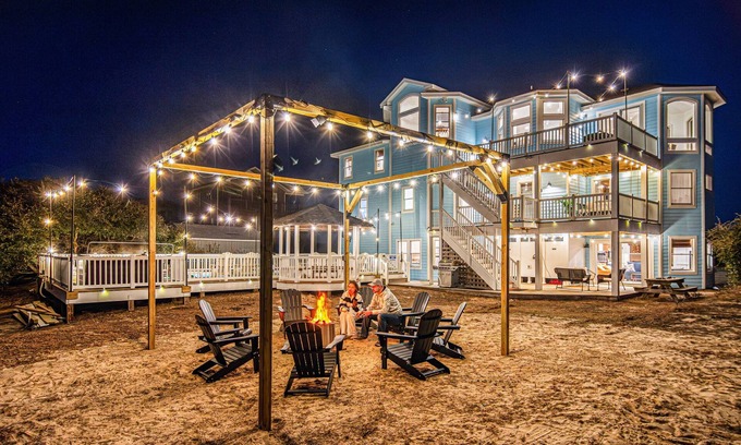 Carova Beach Casa | Aug specials, Firepit, pool/hottub, ocean view, Wild Horses, 6 bed 7 baths