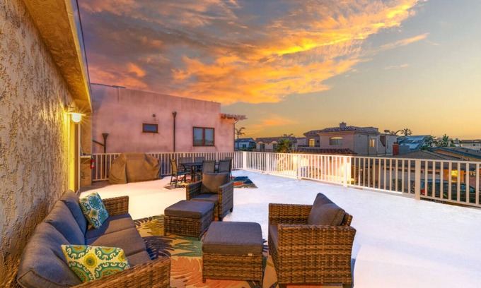 Oxnard Shores Casa | 25%Off Aug 18-28 Roof-Deck Ocean Views, Walk2Beach