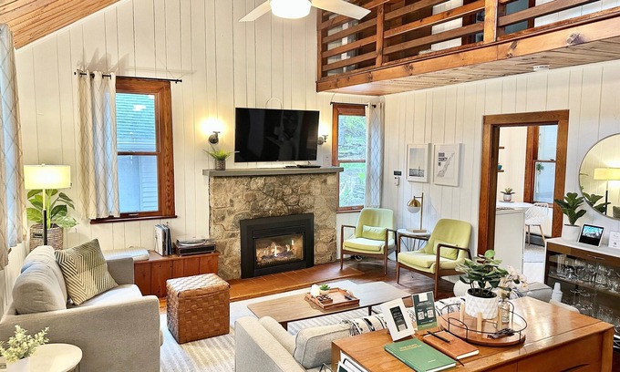 Baileys Harbor Cabaña | September Special – Save 15% - 4 BR + Coffee Bar + Fire Pit - Sleeps 8