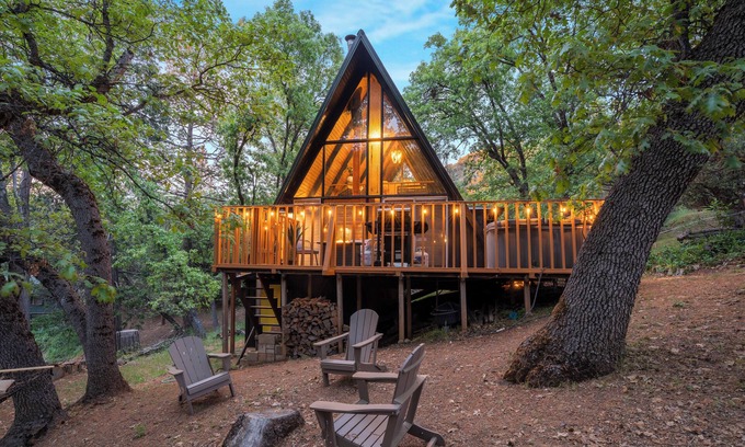 Camp Nelson Cabina | Sequoia A-frame Nirvana: Modern + Views + Hot Tub