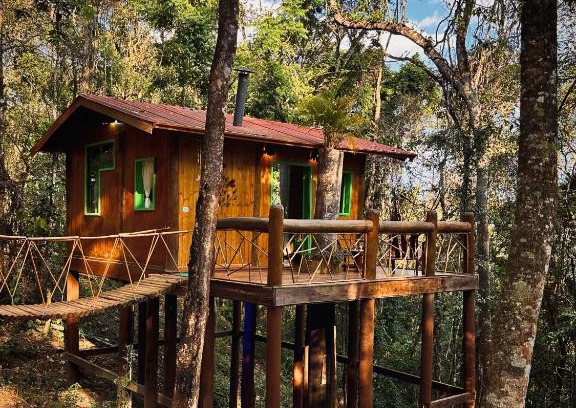 Bueno Brandao Cabina | Sequoia Casa na Árvore, Vila Mágica