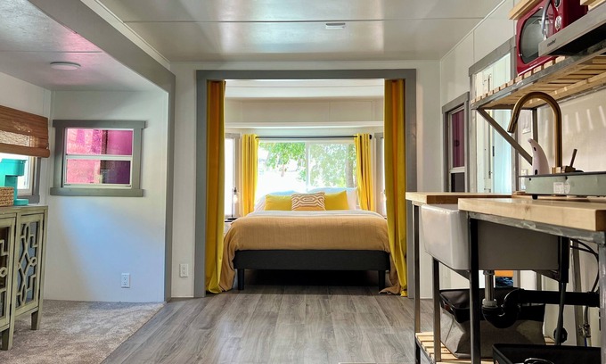 Alta Sierra Cabina | Sequoia: Pine View Trailer-Featured on HGTV!