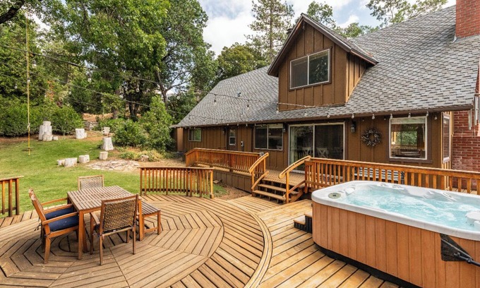 Camp Nelson Cabina | Sequoia Retreat: Spacious Cabin / Hot Tub / Sun Deck