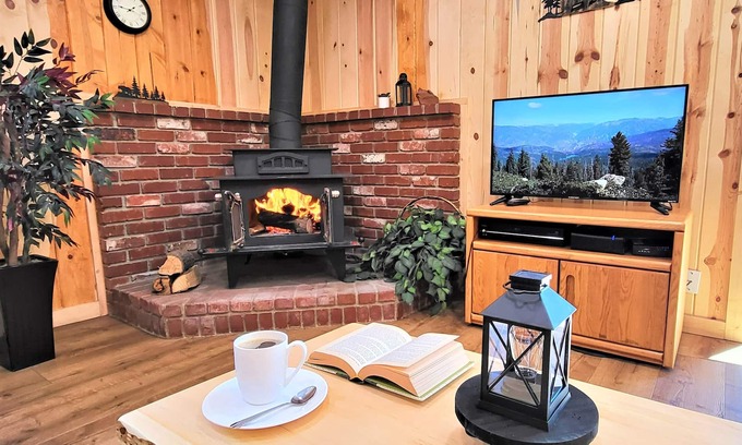 Camp Nelson Cabina | Sequoia Trails, Ancient Trees, Mountain Adventure, and Air Conditioning