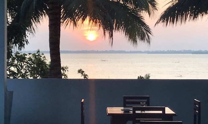 Negombo Cama Y Desayuno | Seren property with lagoonview, closer to the airport 15min city center & beach.
