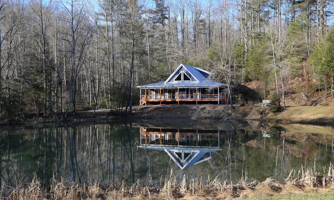 Hendersonville Casa | ¡Nuevo en el mercado! ¡A minutos del bosque nacional de Pisgah y del bosque estatal de Dupont!