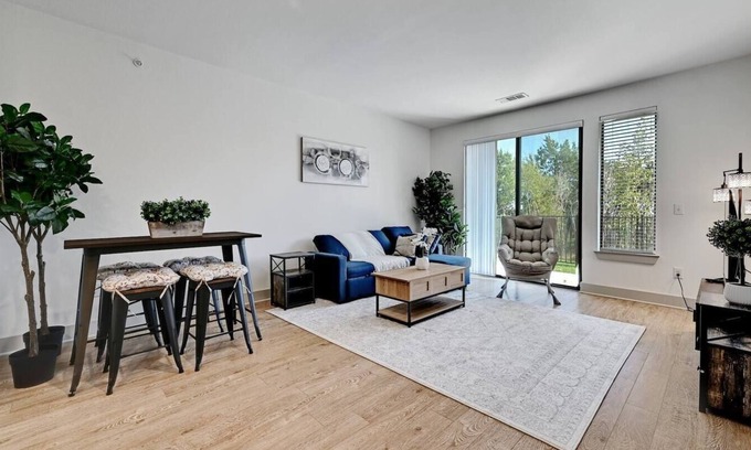 East Oak Hill Apartamento | Serene 1Bed/1Bath Apt w/ Free Parking + Yard