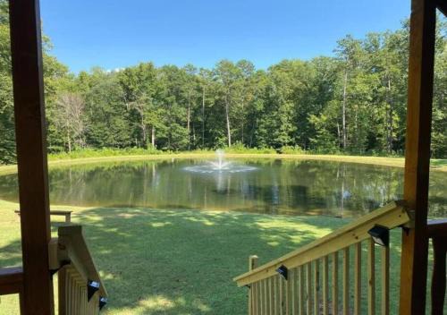 Asheboro Casa | Serene 1BR Cabin near NC Z00 with Loft & Waterview