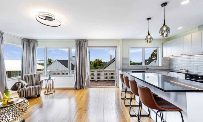 Greenlane - Ellerslie Casa | Serene 2BR Home in Meadowbank w Balcony & Parking
