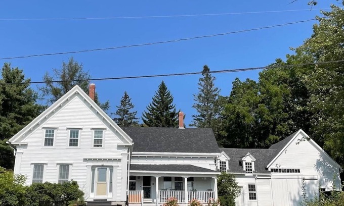Gouldsboro Casa | Serene 3-bedroom Farmhouse on Jones Cove!