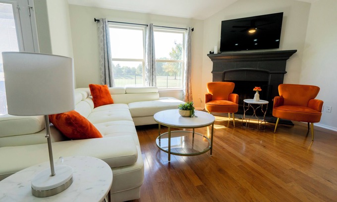 McKinney Casa | Serene 4-bedroom house with BBQ, 5-TVs in McKinney facing Park & Pond sleep 12