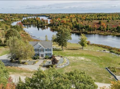 Sullivan Casa | Serene 7BR Haven by the Lake home