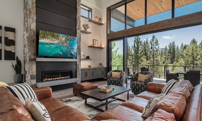 Truckee Casa | Serene Alpine Retreat, Private Hot Tub, EV Charger, Fire Pit & Golf Course Views