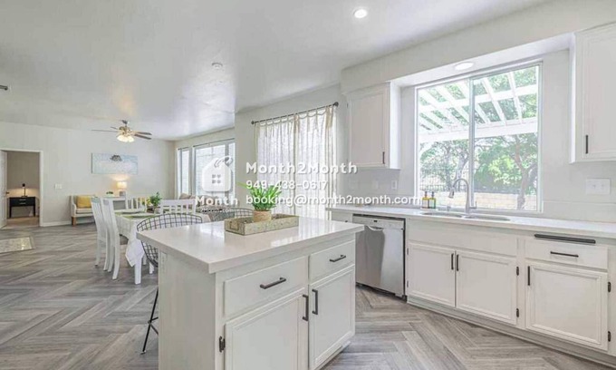 Palmdale Casa | Serene and Elegant Estate On Racquet Ln #42183