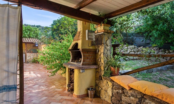 Bari Sardo Apartamento | Serene Apartment Hibiscus with Terrace, Wi-Fi & Mountain View; Parking Available
