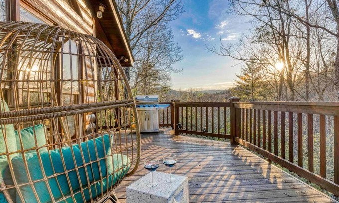 Blue Ridge Chalet De Esquí | Serene Cabin*Mountain Views*Hot Tub*Large Decks