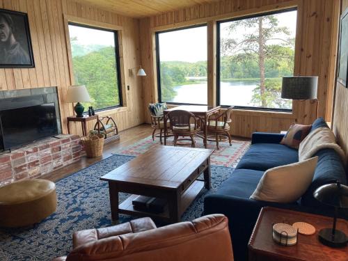 Samantha Casa | Serene Cabin on Lake Tuscaloosa