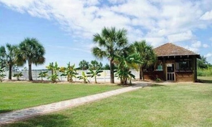 Carrabelle Alquiler De RV | Serene campground in Carrabelle for a peaceful getaway