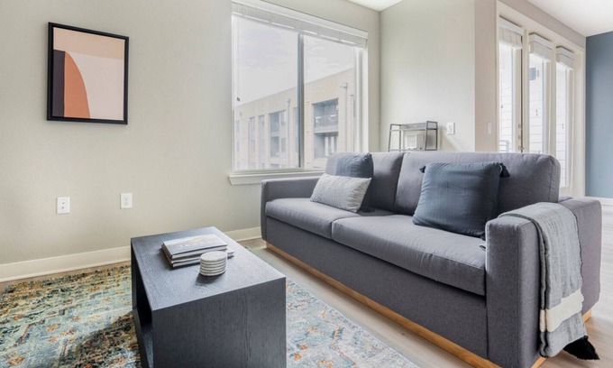 Highland Apartamento | Serene Central Austin 1BR w/ Gym, Pool & W/D, nr cafe, by Blueground