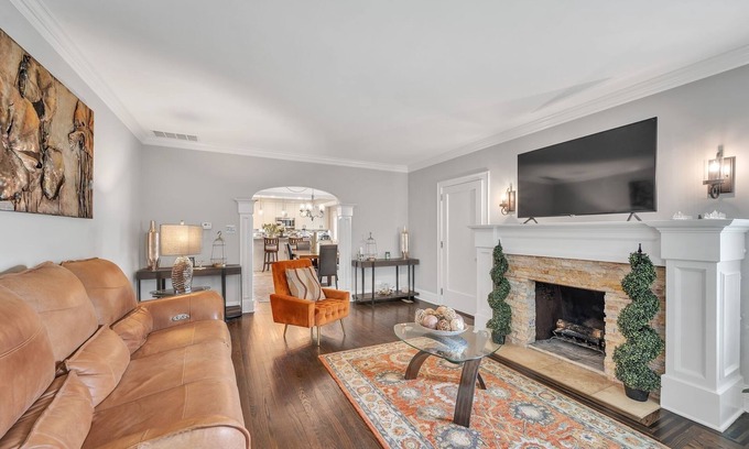 Des Plaines Casa | Serene & Charming 5BR Des Plaines Getaway by RedAwning