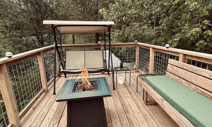 Garfield Cabina | Serene container tiny home with 1 bedroom and WiFi, AC in scenic Garfield
