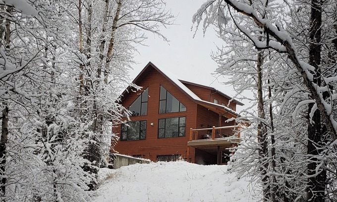 Georgetown Cabina | Serene Creekside Cabin near skiing / rafting with hot tub and views to die for!