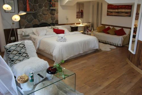 Bayview Woods - Steeles Apartamento | Serene Don River Nature gateway- 2BR suite, Private Patio, Free Parking