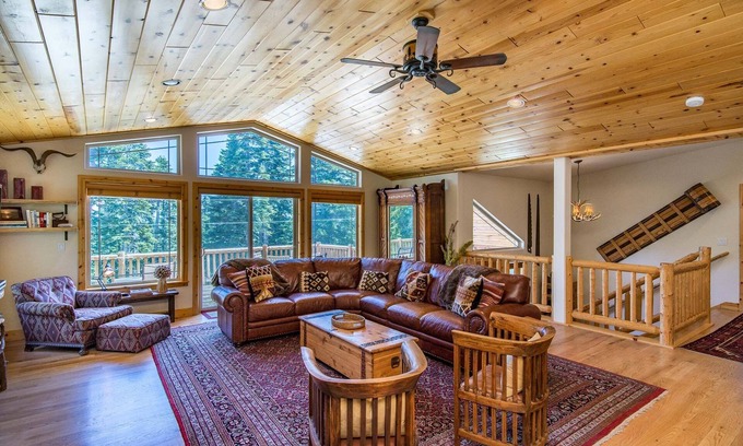Tahoe City Casa | Sereno y elegante; Capacidad para 14 personas, privado y tranquilo; Club de playa de propietarios privados