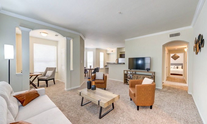 Alden Bridge Apartamento | Serene Escape in the Pines near shopping, dining, entertainment, and businesses!
