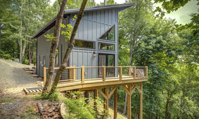 Boone Cabina | Serene Escape w/ Spa Baths, Great Location