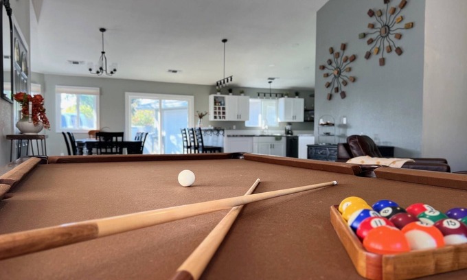 Redding Casa | Serene Getaway with access to tennis and fitness club
