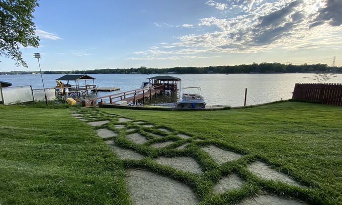 Steele Creek Casa | Serene Getaway with Hot Tub, Sauna, Firepit, Kayaks, Pontoon & Jet Ski Rentals!