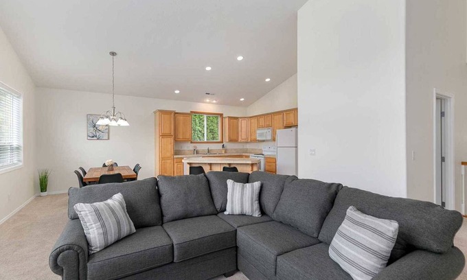 Pleasant Valley Casa | Serene Haven Retreat on se 141st pl