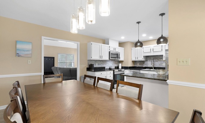 Northeast Raleigh Casa | Serene Haven Retreat