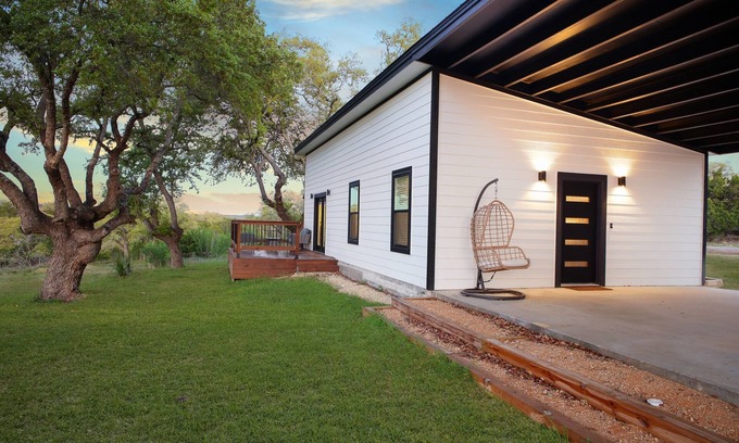 Spring Branch Casa | Serene Hill Country Casita ~ Scenic View ~ Patio