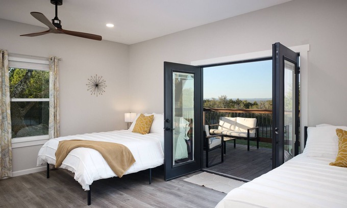 Spring Branch Casa | Serene Hill Country Casita ~ Scenic View ~ Patio