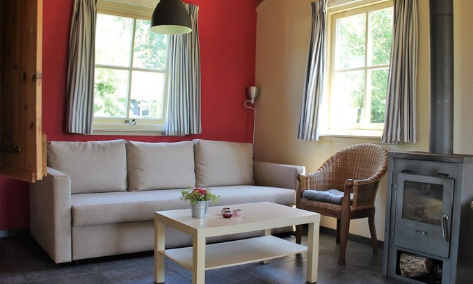 Lage Zwaluwe Casa | Acogedora casa de vacaciones con terraza cerca del Parque Nacional "De Biesbosch"
