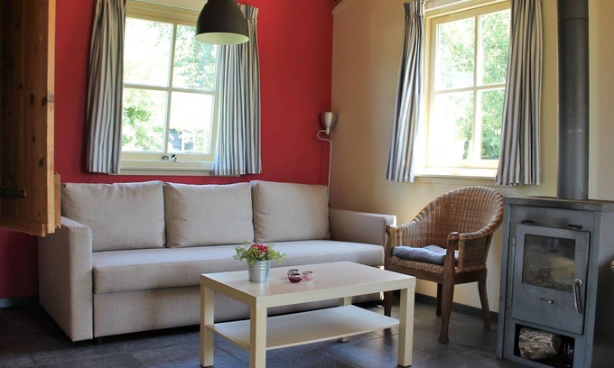 Lage Zwaluwe Casa | Serene Holiday Home in Lage Zwaluwe with Terrace