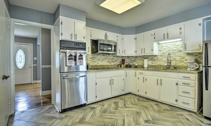 Greensboro Casa | Serene Home on Pond - 5 Mi to Dtwn Greensboro