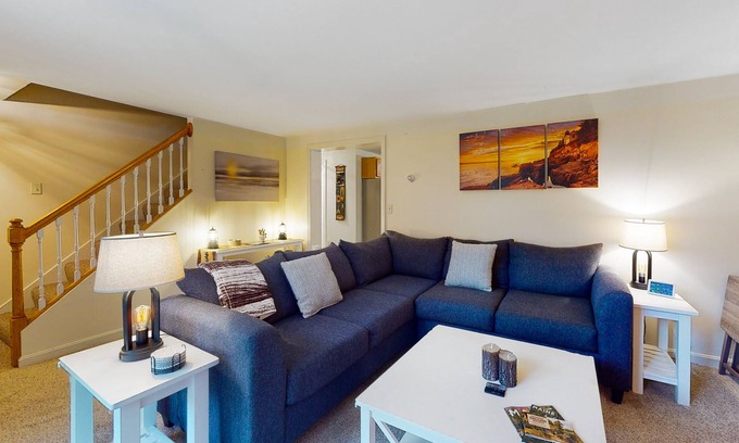 Lamoine Casa | Serene home with a deck, grill, firepit, board games, washer/dryer, & mtn views