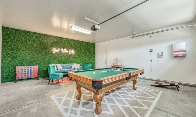 Raisin Casa | Serene Home with Game Room and Workspace
