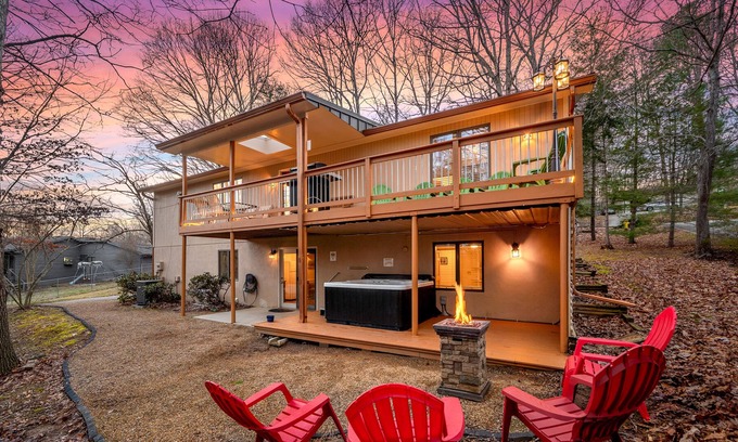 Royal Pines Casa | Serene home with private hot tub, Ping Pong, washer/dryer, firepit & central AC
