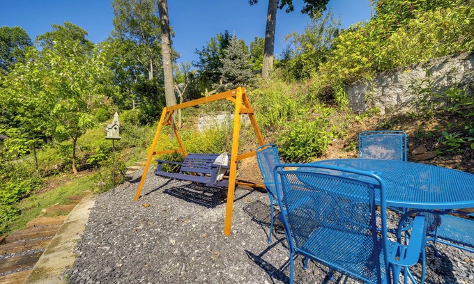 Lake Junaluska Apartamento | Serene Lake Junaluska Gem: Deck & Mountain Views