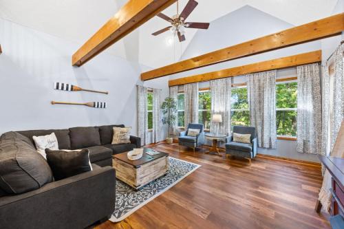 Se Ree Casa | Serene Lakefront Getaway for the Whole Family