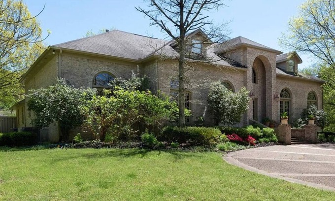 Brentwood Casa | Serene Large 5bd/5.5ba Estate in Brentwood